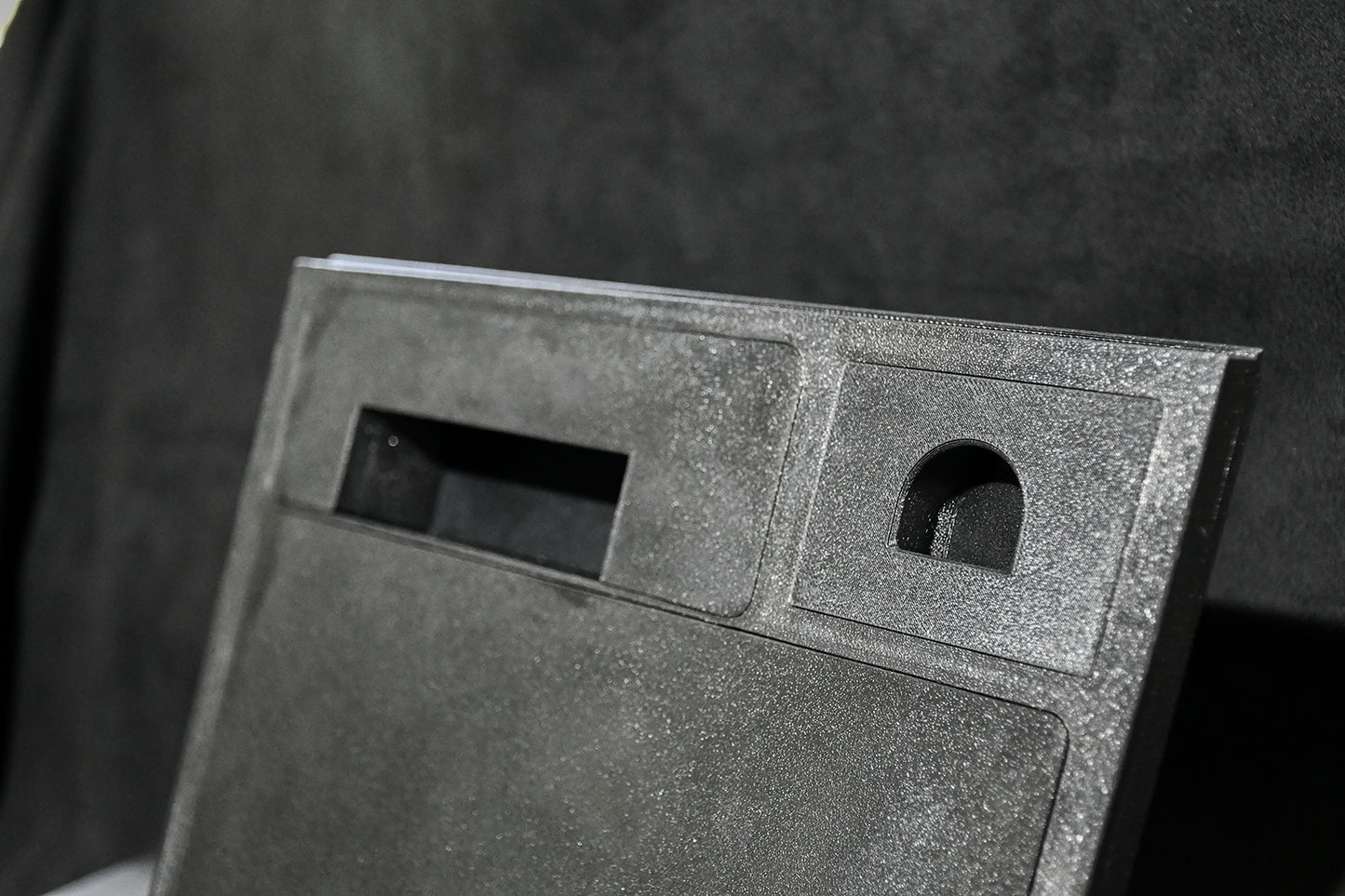 Nissan R31 Skyline - Radio Surround