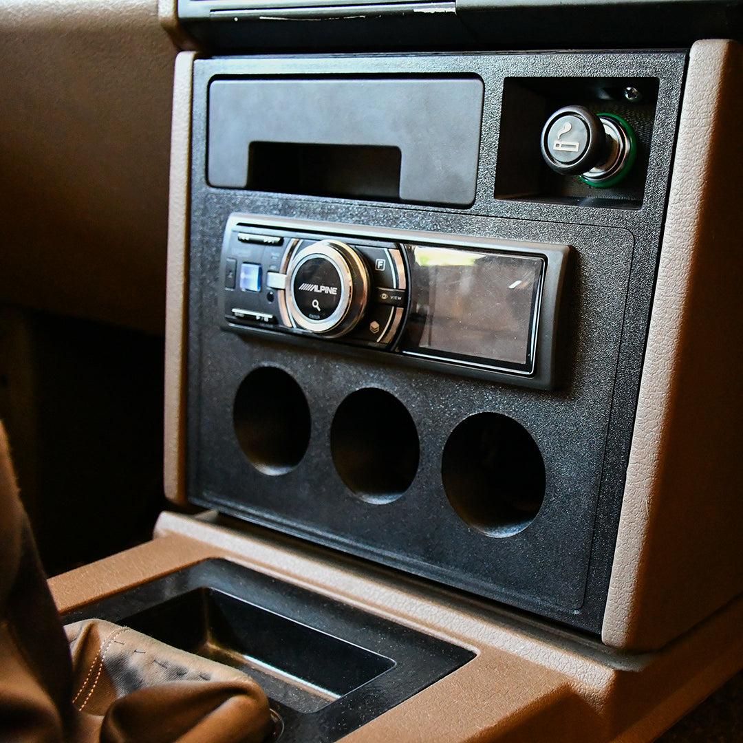 Nissan R31 Skyline - Radio Surround