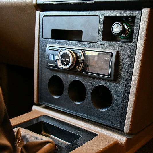 Nissan R31 Skyline - Radio Surround