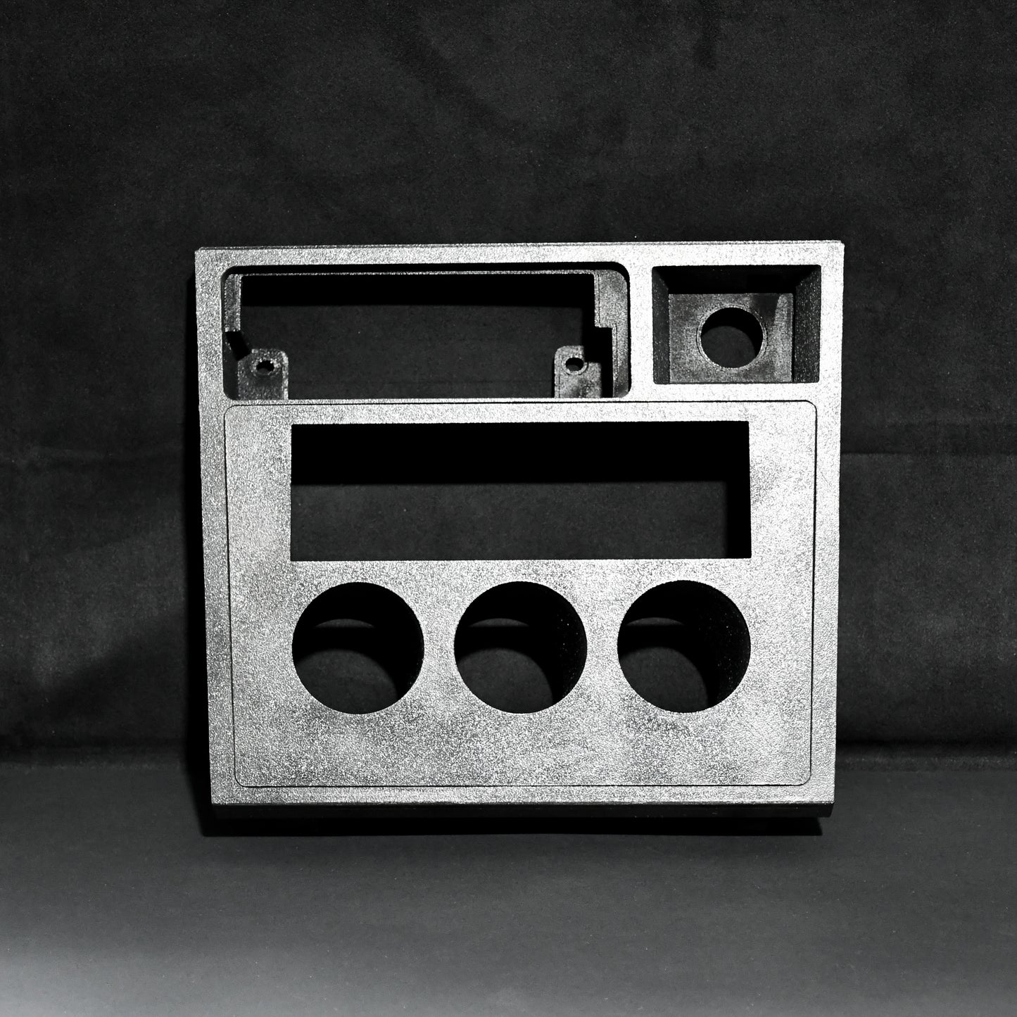 Nissan R31 Skyline - Radio Surround