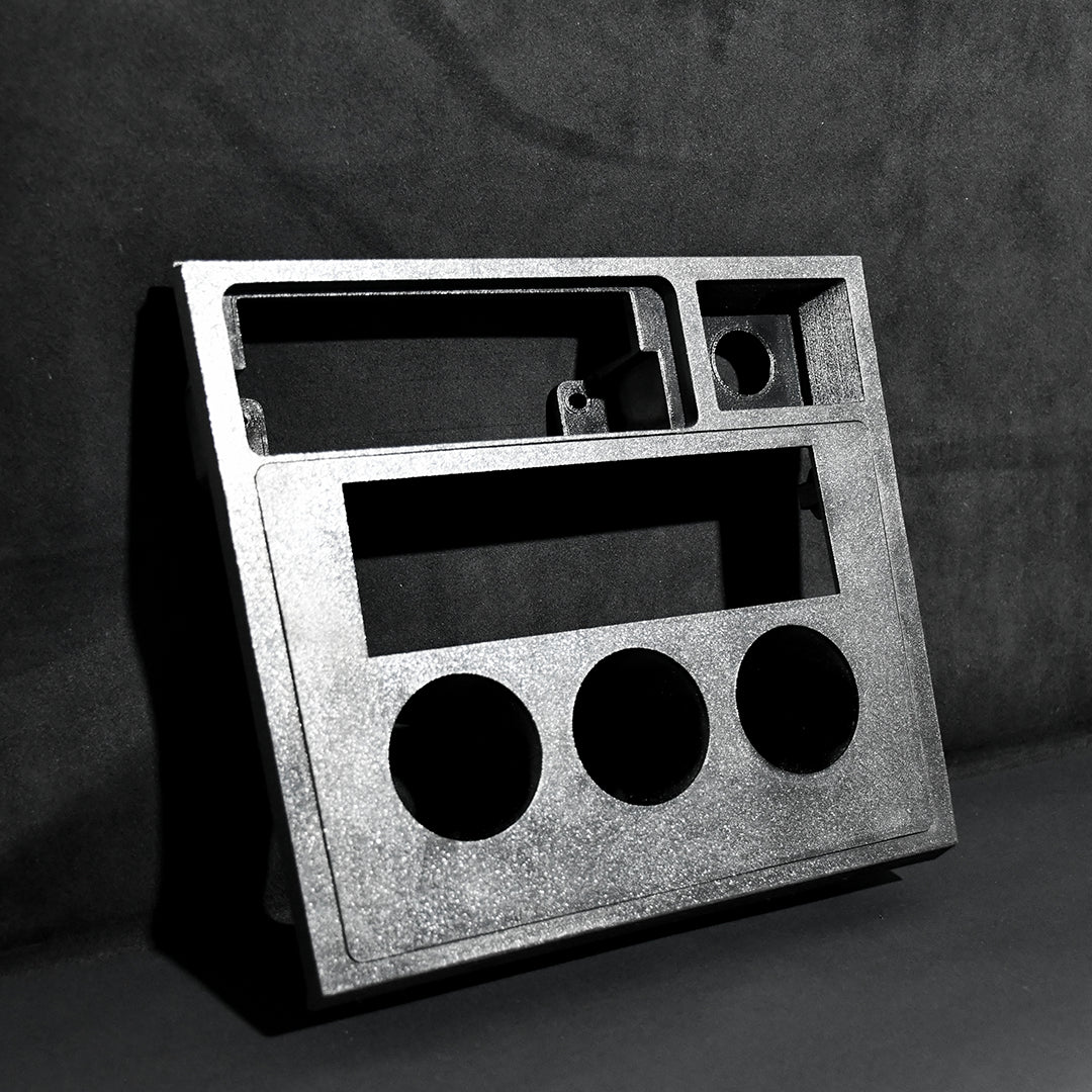 Nissan R31 Skyline - Radio Surround