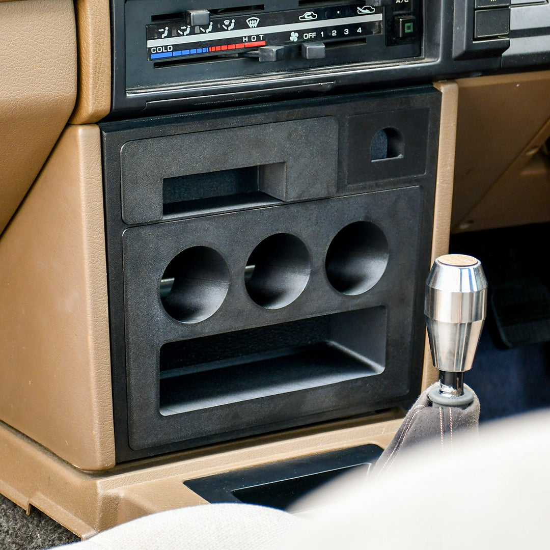 Nissan R31 Skyline - Radio Surround